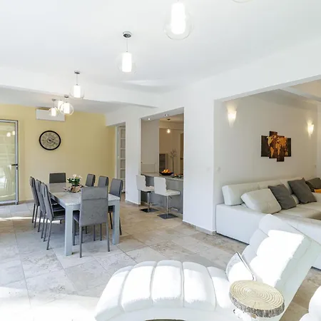 Marie -pool - Garden-close To -parking فيلة