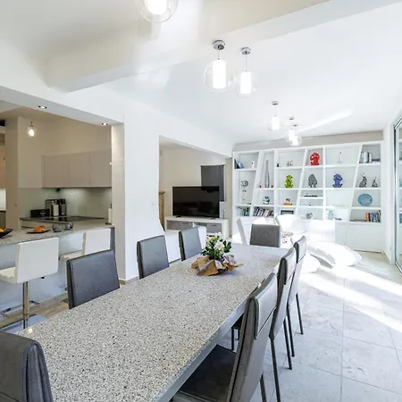 Marie -pool - Garden-close To -parking *