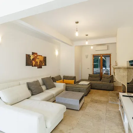 Villa Marie -pool - Garden-close To -parking Nice