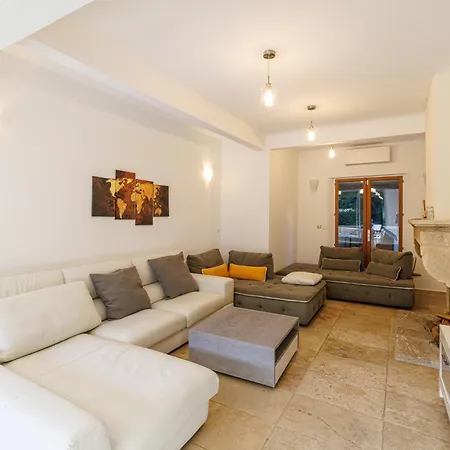 Marie -pool - Garden-close To -parking *