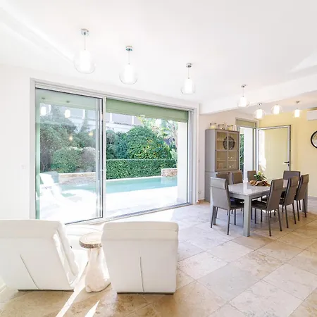 Villa Marie -pool - Garden-close To -parking
