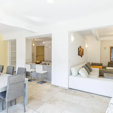 Marie -pool - Garden-close To -parking * 니스