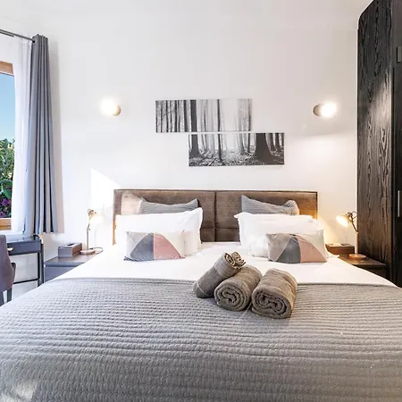 Marie -pool - Garden-close To -parking Villa