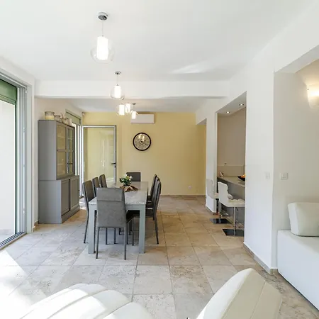 וילה Marie -pool - Garden-close To -parking ניס